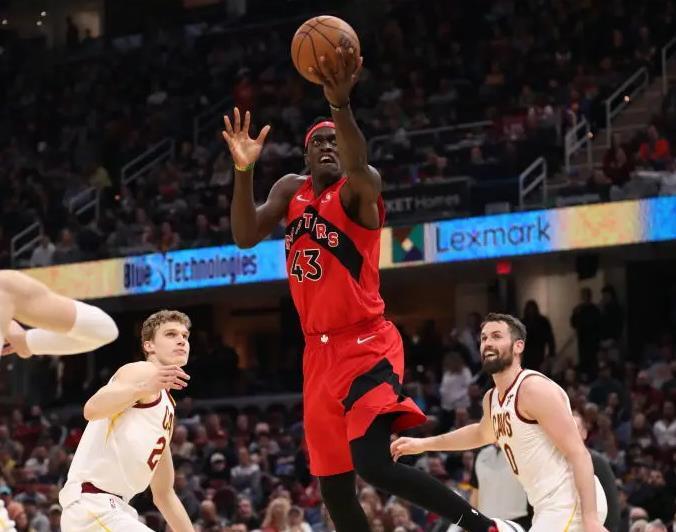  猛龙西亚卡姆统治内线大胜骑士