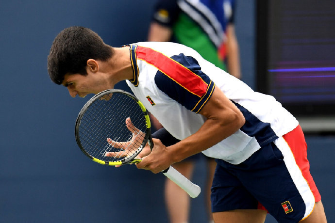  网坛新星闪耀赛场，青春风暴席卷大满贯