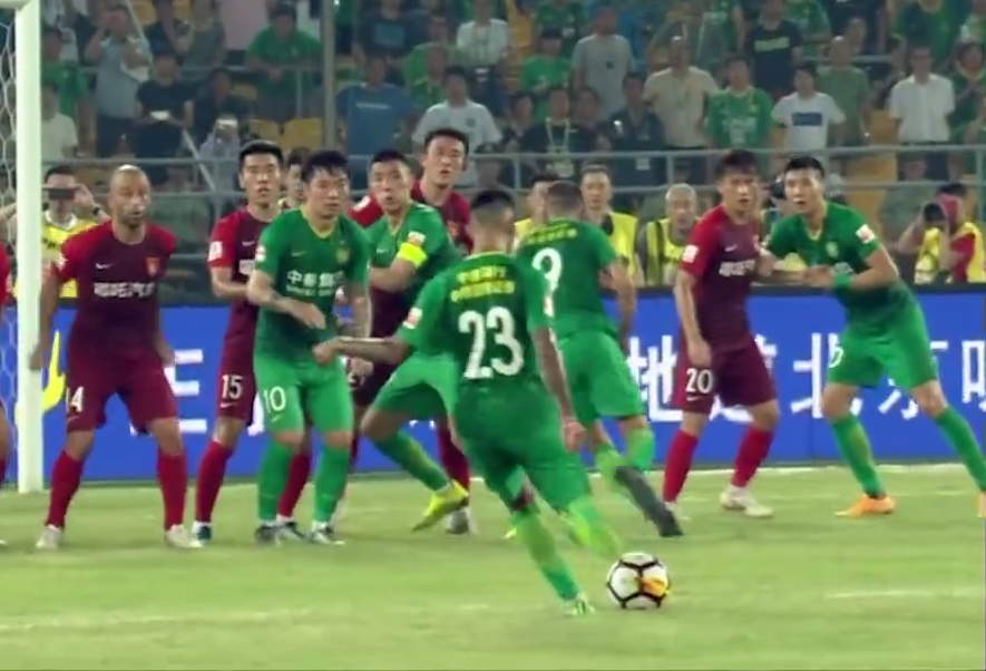  中超联赛榜首大战上演进球盛宴