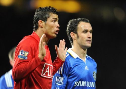  足坛名宿观战，现场指导激励士气