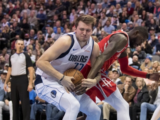  勇士末节发力客场轻取独行侠