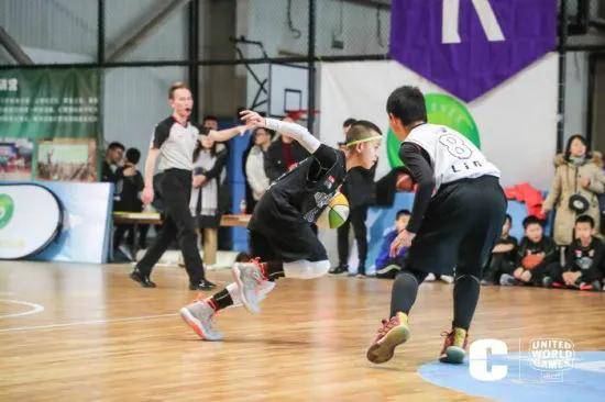  篮球少年逐梦之路充满挑战