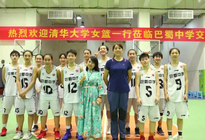  电竞选手日常训练，汗水铸就辉煌战绩