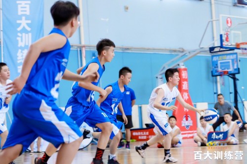  篮球训练营火热开营，专业指导助力成长
